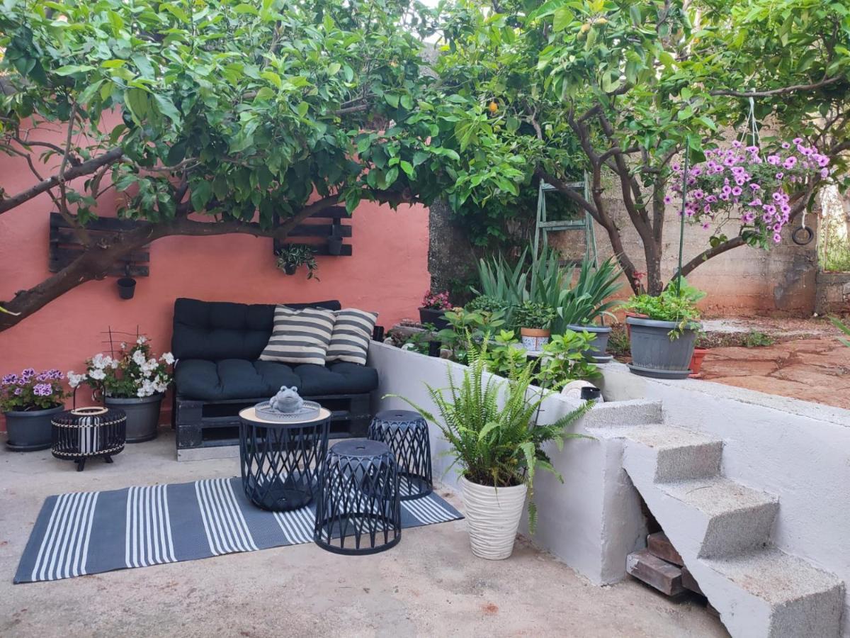 Apartment With Garden فيلا لوكا المظهر الخارجي الصورة